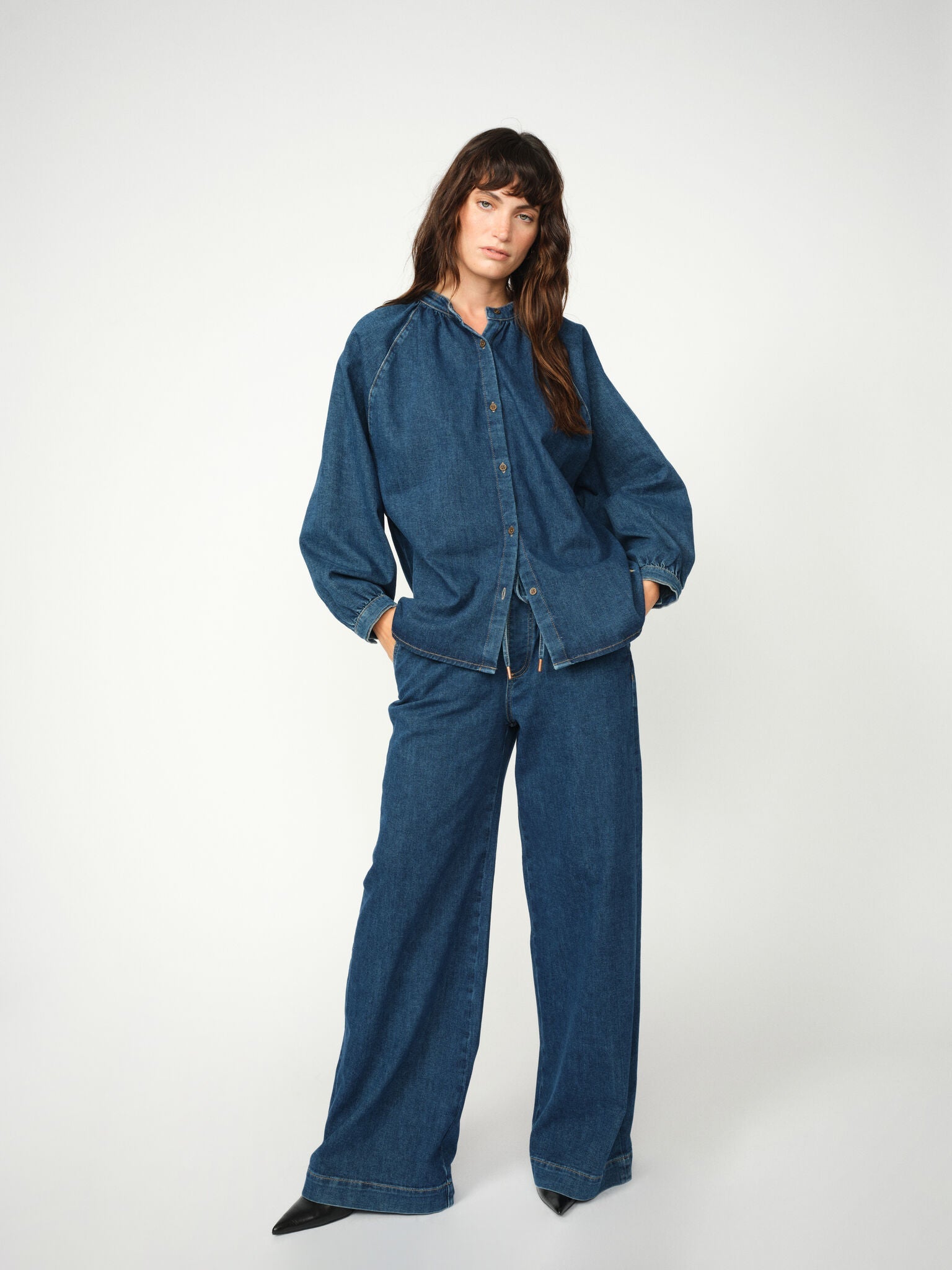 Modelshot / Dark Blue / Detail